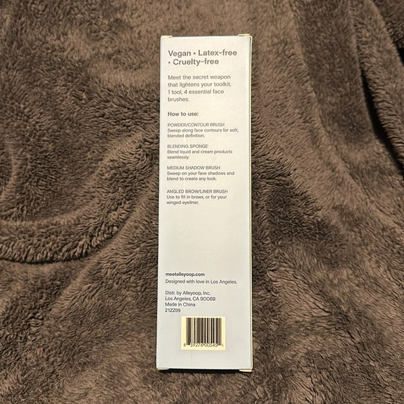 Alleyoop multi-tasker 4-in1 makeup brush - Picture 4 of 4